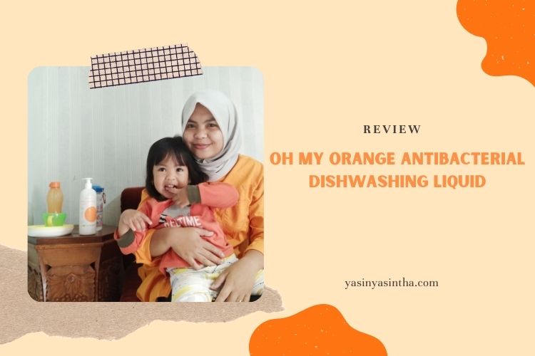 blogger yasinta dari bandung mereview produk OMO sebagai sabun pembersih peralatan makan bayi