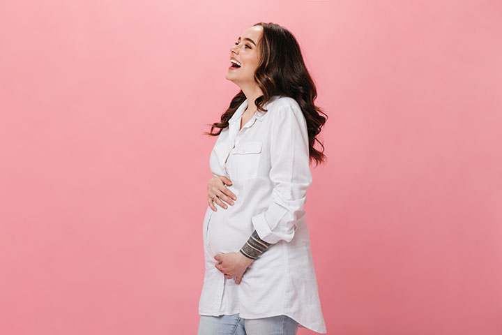 saat hamil, menjaga kesehatan mulut bisa membantu ibu hamil mengurangi rasa mual