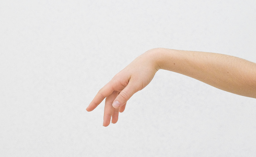 kulit tangan yang cerah membantu tampil lebih percaya diri