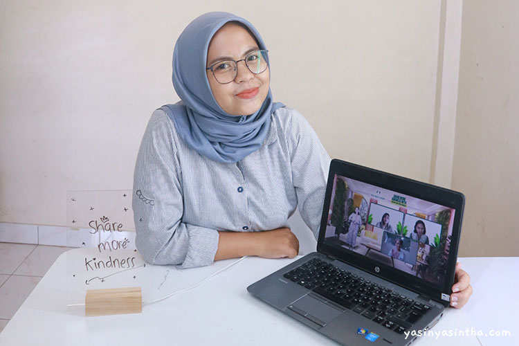 blogger bandung Yasinta Astuti yang mengikuti gathering media bersama The Body Shop
