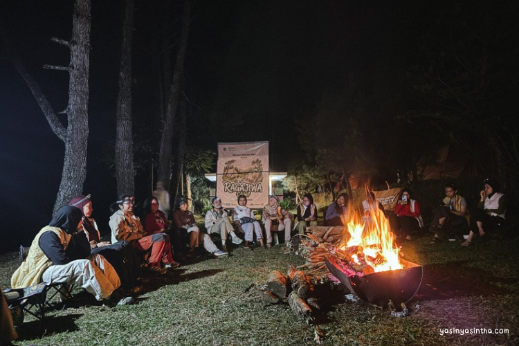 women wellness sharing di kegiatan raga jiwa camp