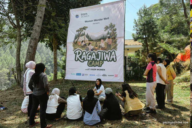 dr. Mutia memberikan materi dan simulasi untuk pertolongan pertama saat perjalanan